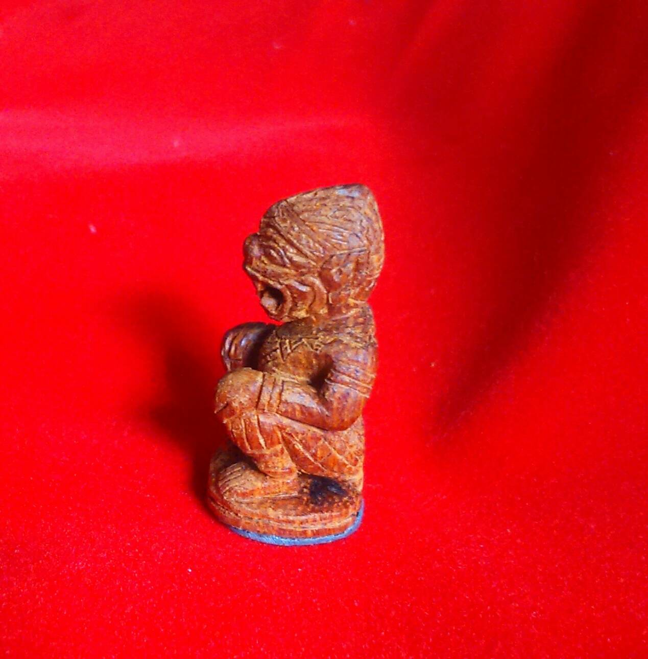 หนุมานไม้ขนุนแกะ No.368 หลวงปู่วาส วัดสะพานสูง (เลี่ยมพลาสติก) ไม่มีซองเดิม