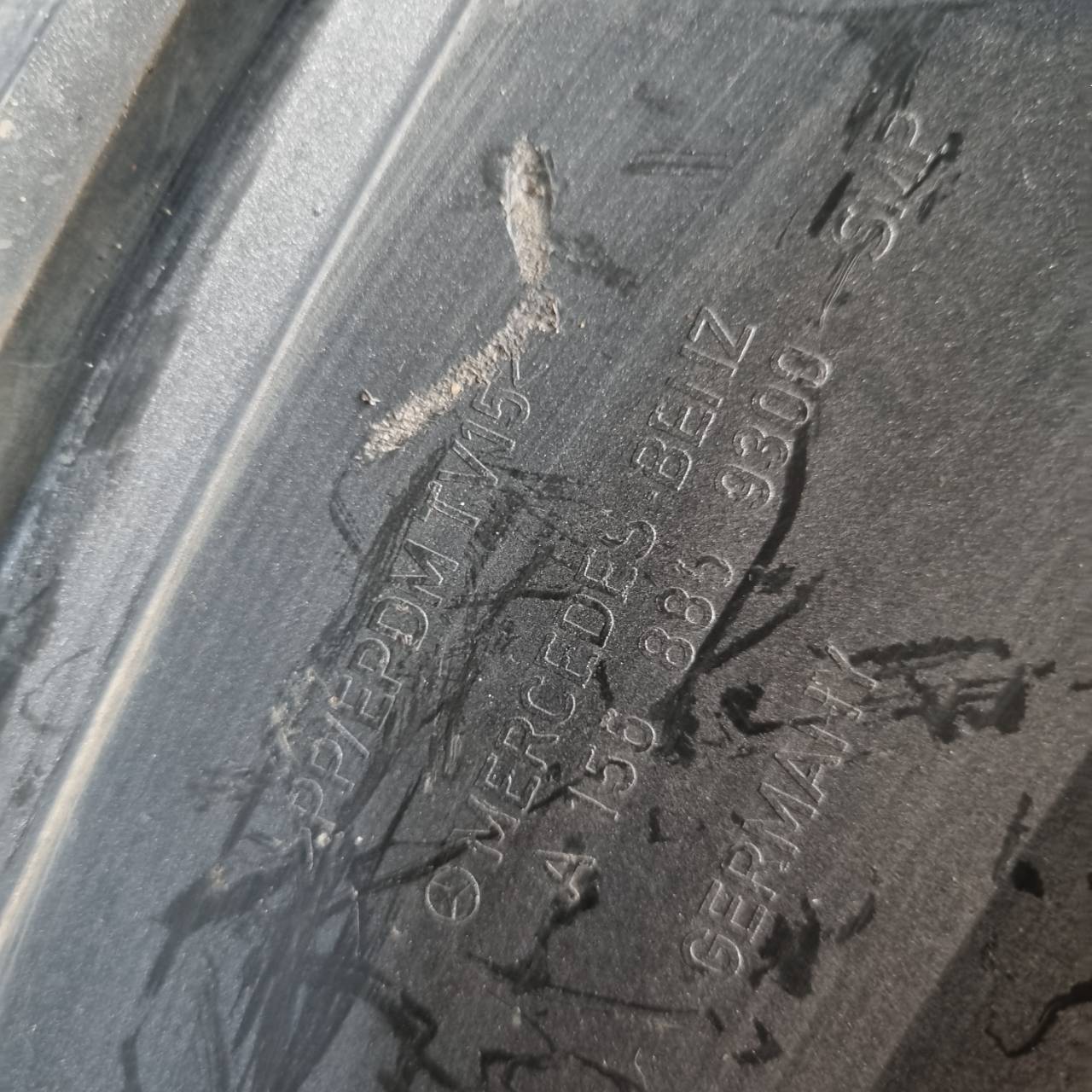 กันชนหน้า Mercedes Benz GLA A 156 885 93 00 ขายตามสภาพครับ