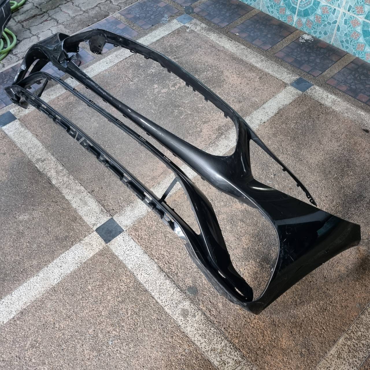 กันชนหน้า Mercedes Benz CLS A 257 885 88 03 ขายตามสภาพครับ