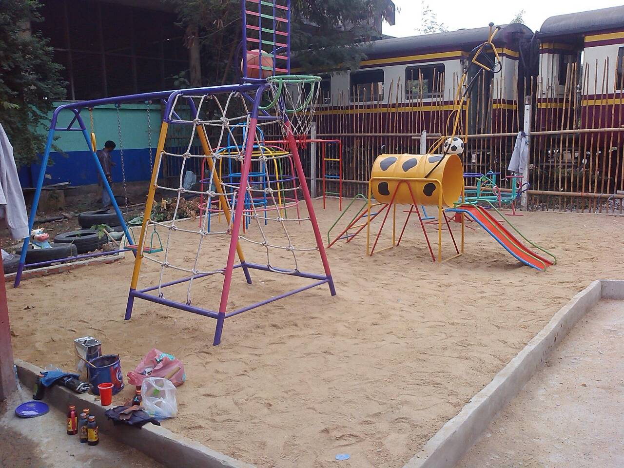 รหัส PG ผลงานติดตั้ง (ตลาด อ.ต.ก.จตุจักร กทม.) เครื่องเล่นสนามกลางแจ้งสำหรับเด็ก