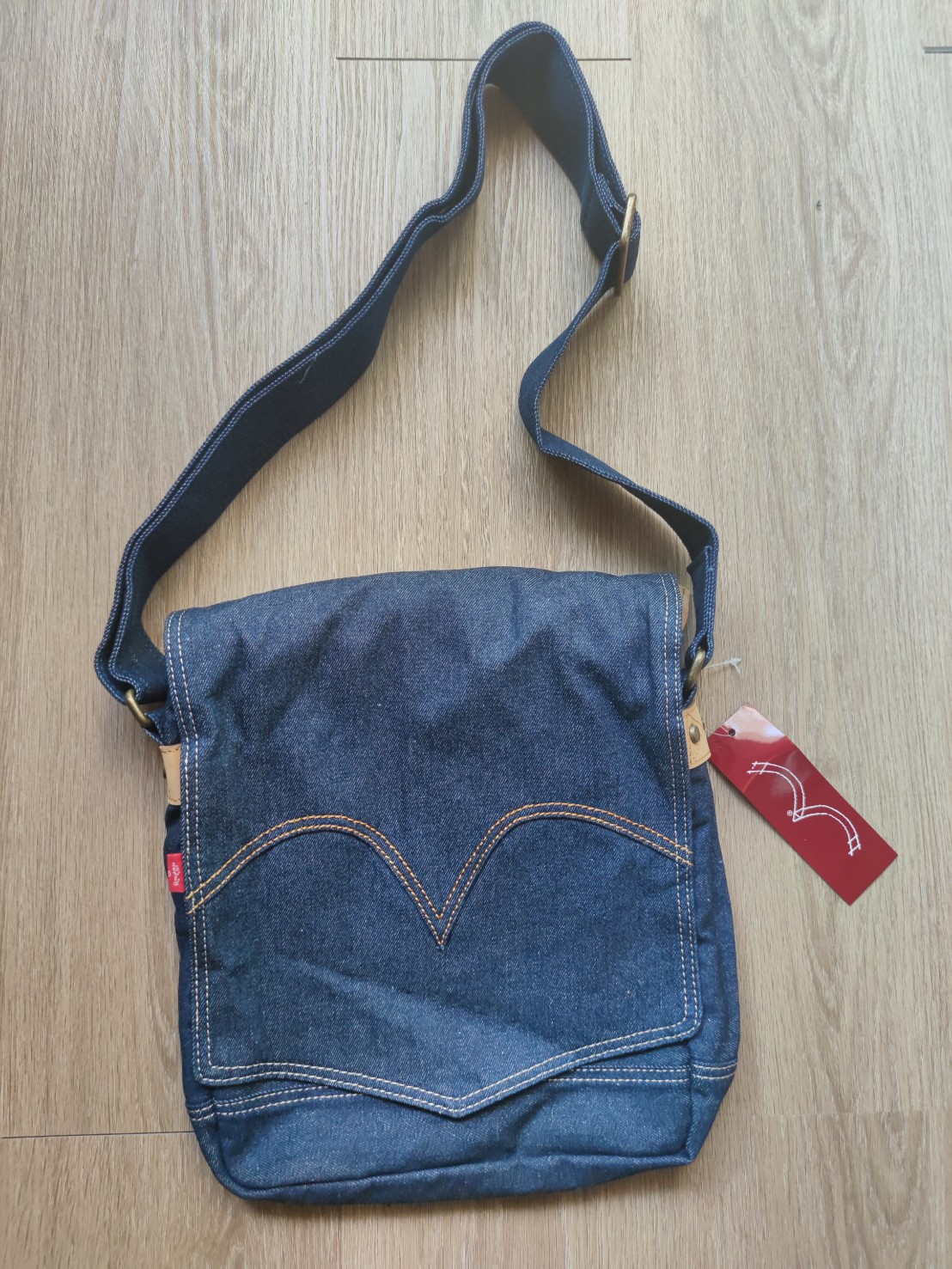 กระเป๋าสะพายข้าง Levi's Denim Crossbody Bag ของใหม่ ของแท้ พร้อมส่งจากไทย
