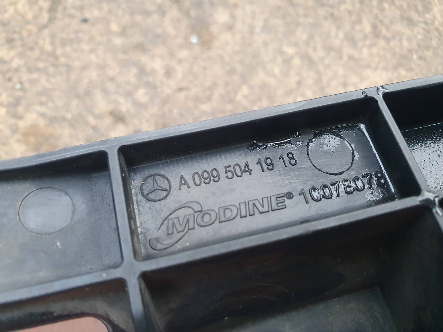 โครงหม้อน้ำด้านซ้าย มือสอง(หมายเลข 115 ตามรูป) Benz W222 A0995041918 Radiator Left Side Support