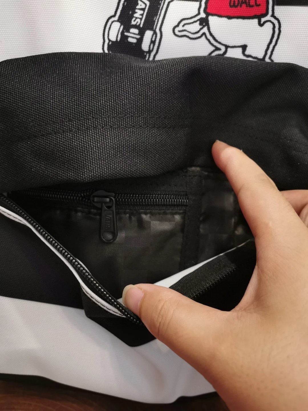 กระเป๋าเป้ Vans x Peanuts Realm Backpack Snoopy ของแท้ พร้อมส่ง จากไทย