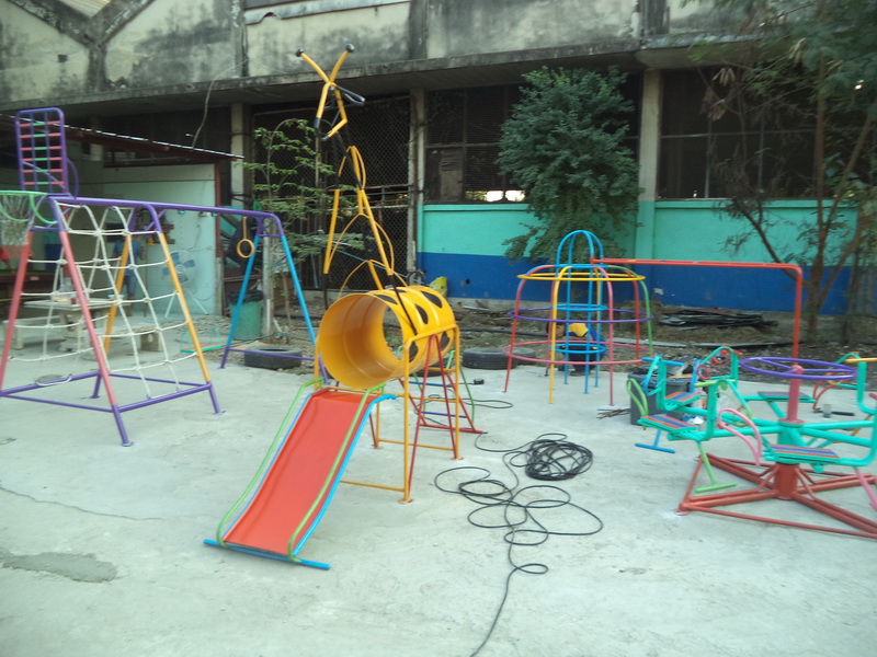 รหัส PG ผลงานติดตั้ง (ตลาด อ.ต.ก.จตุจักร กทม.) เครื่องเล่นสนามกลางแจ้งสำหรับเด็ก