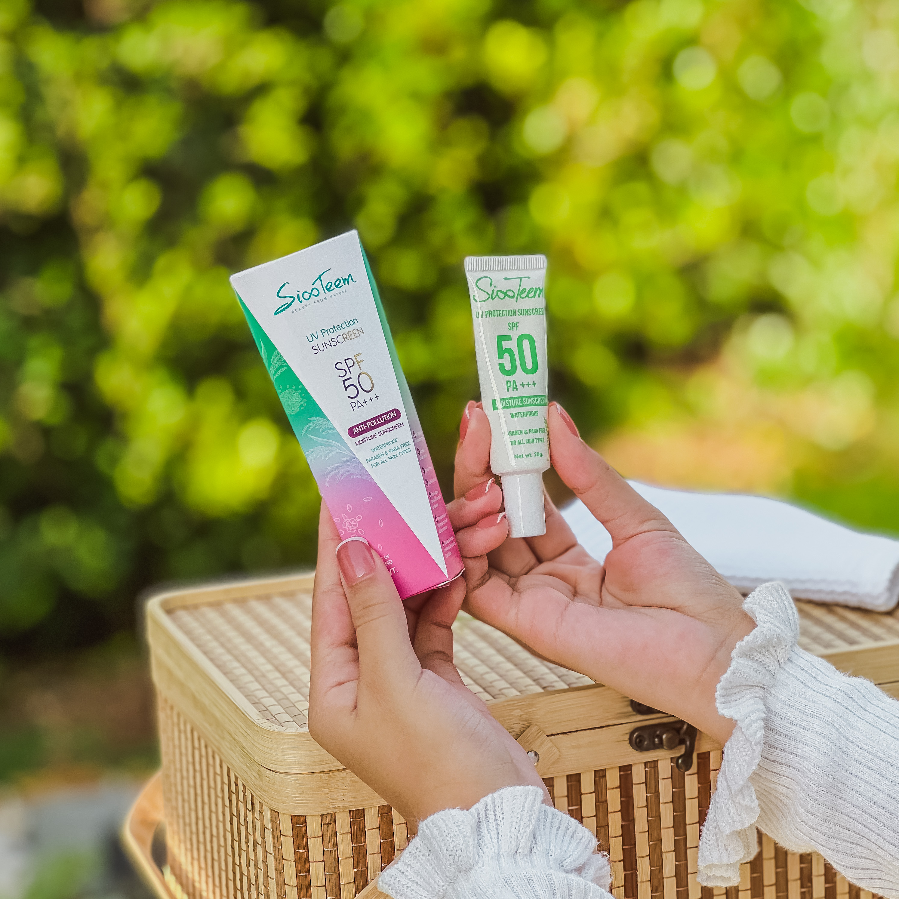 SIXTEEM UV Protection sunscreen SPF 50 PA+++ ANTI-POLLUTION (MOISTURE SUNSCREEN) ครีมกันแดด นวัตกรรมข้าว พร้อมบำรุง ช่วยปกป้องผิวจากฝุ่น ควัน มลภาวะ pm2.5 เนื้อบางเบา ไม่เหนียวเหนอะหนะ สูตรกันน้ำ กันเหงื่อ ซึมเร็ว ไม่ทิ้งคราบมัน ด้วยค่าปกป้อง SPF50 PA+++