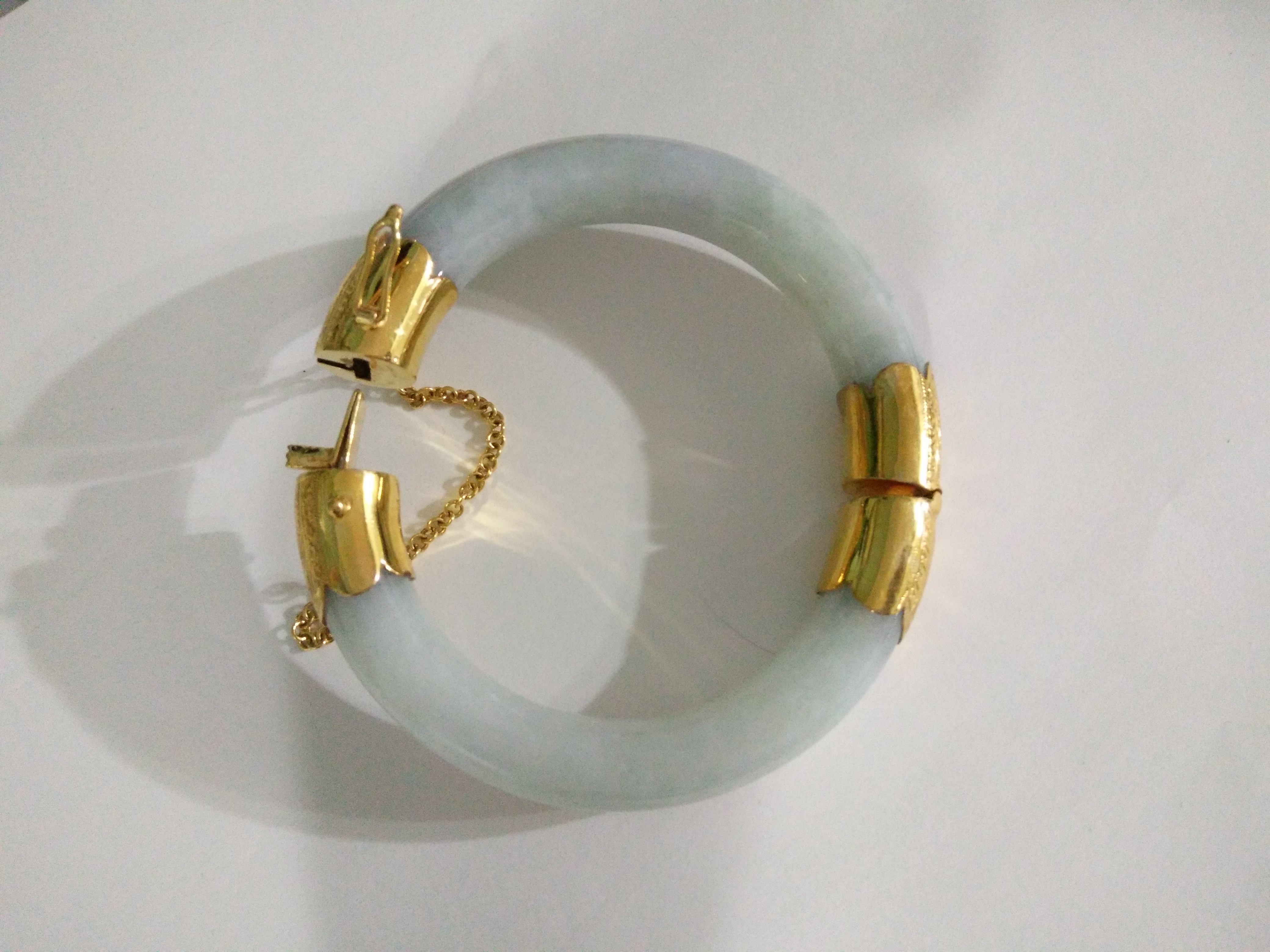 กำไลหยกกันมะเร็ง ลพ.วิชัย วัดถ้ำผาจม เลี่ยมทองคำ 90% หนัก 1.50 บาท