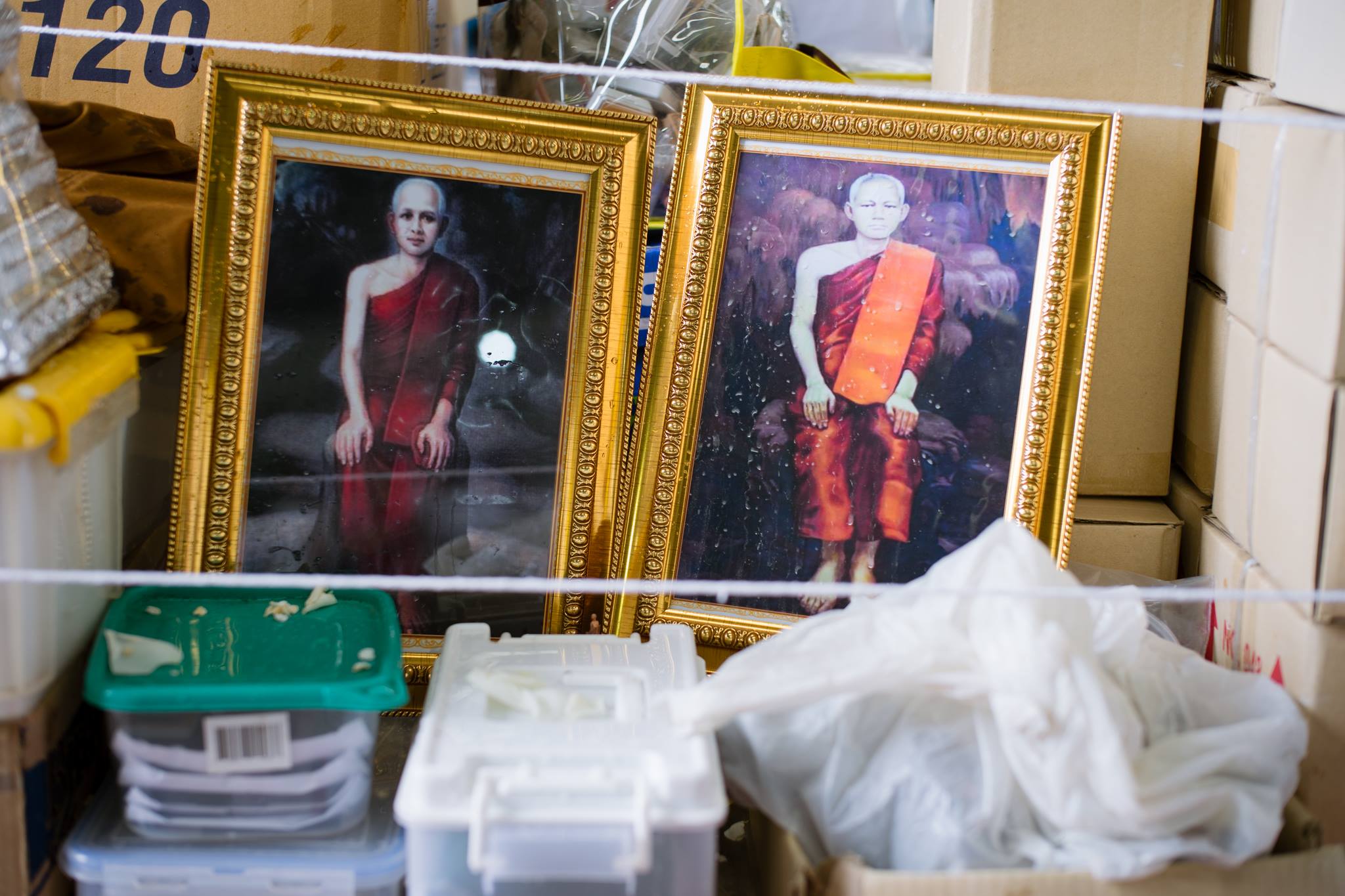 หลวงปู่เทพโลกอุดร อาศรมศรีชัยรัตนโคตร ฐาน 1 ซ.ม. ชุบทอง