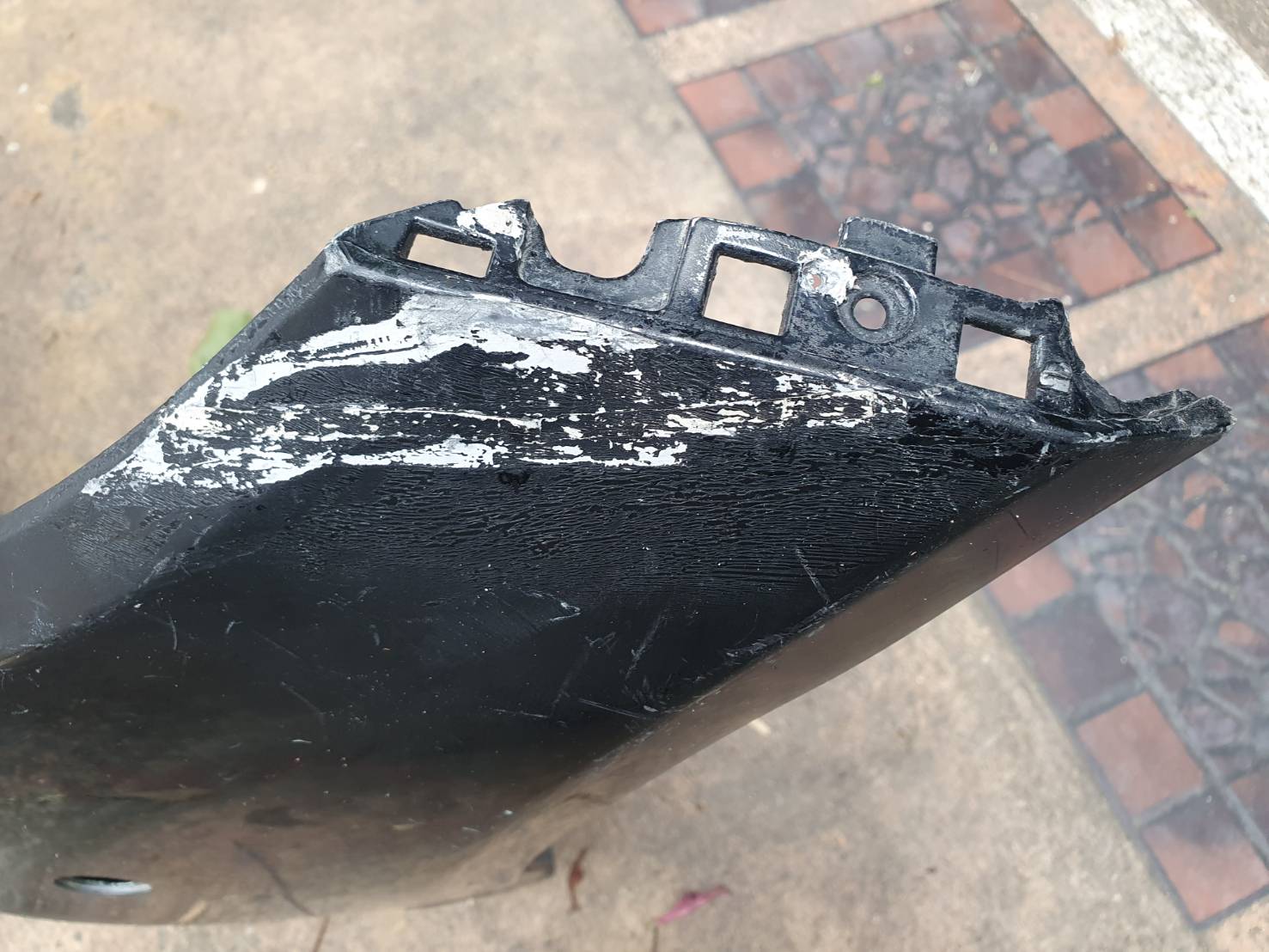 กันชนหน้า มือสอง Benz W205 A2058850925 สีเทา หูครบ ไม่ฉีกขาด ขายตามสภาพ