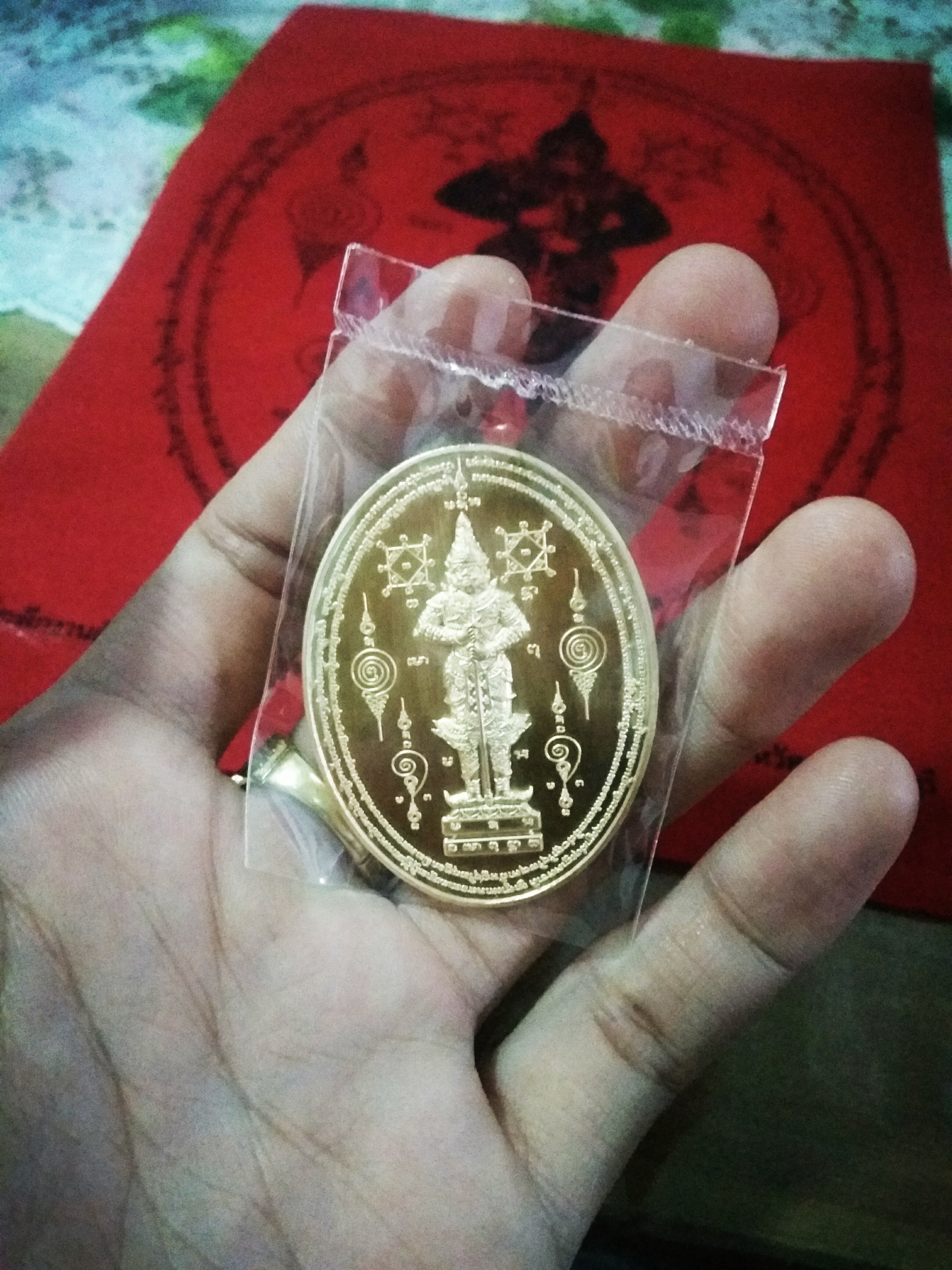 เหรียญที่ระลึกสักการะรอยพระพุทธบาท วัดท่าขนุน (เนื้อทองทิพย์)