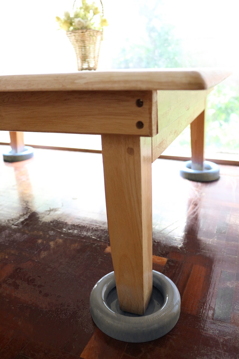 AntRing ที่รองขาโต๊ะกันมดสีเทา 4 ตัว