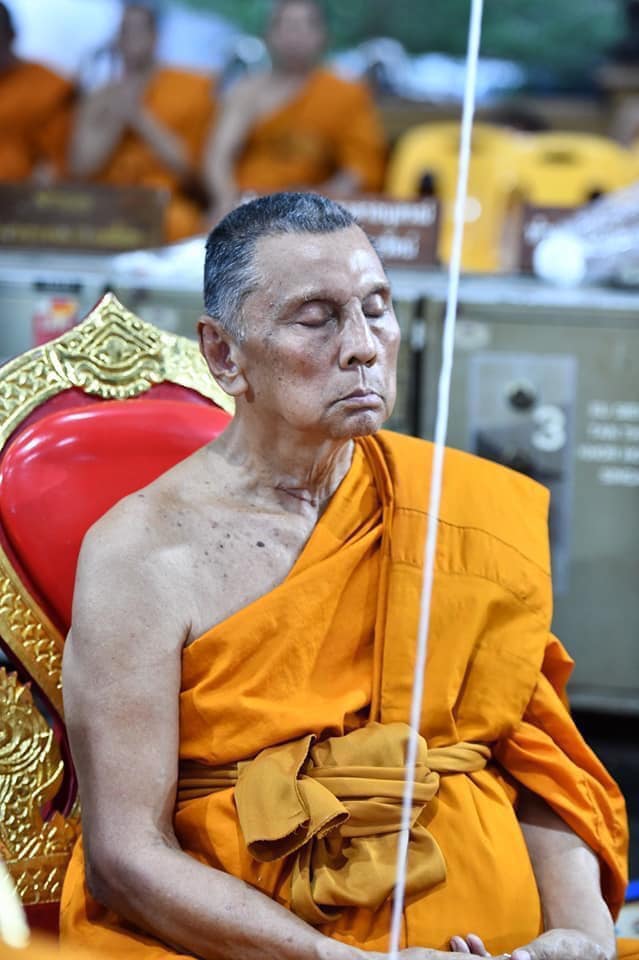เหรียญพระราหูอมจันทร์เนื้อเงินลงยาเขียวแดง รุ่น สุริยันจันทรา ลพเล็ก ร่วมเสก