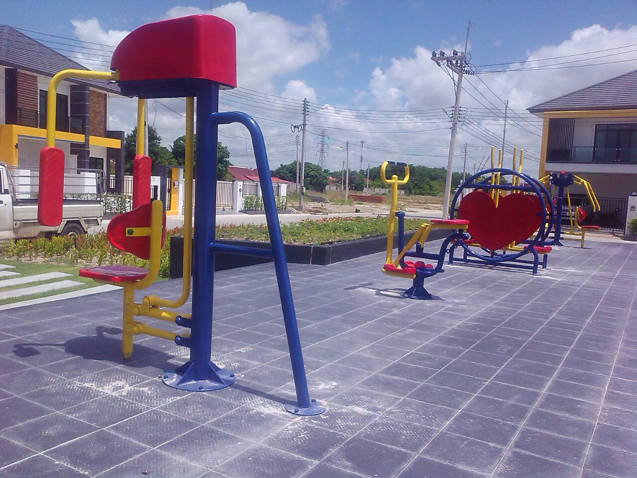 เครื่องออกกำลังกายกลางแจ้งเมืองพล