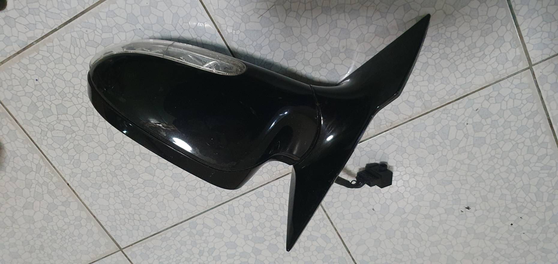 กระจกมองข้าง Benz W209 ข้างซ้าย สีดำ มือสอง เลนส์กระจกไม่แตก ไฟเลี้ยวแตก