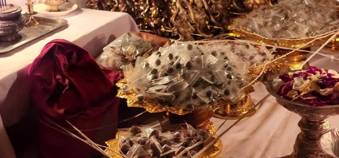 ลูกอมเพลิงพระกาฬ (ไม่เพ้นท์สี) ขนาดเล็ก (๑ ใน ๔๐๐) หลวงพ่อเอก สำนักสงฆ์เขาธัมมสรณ์ ปี 67