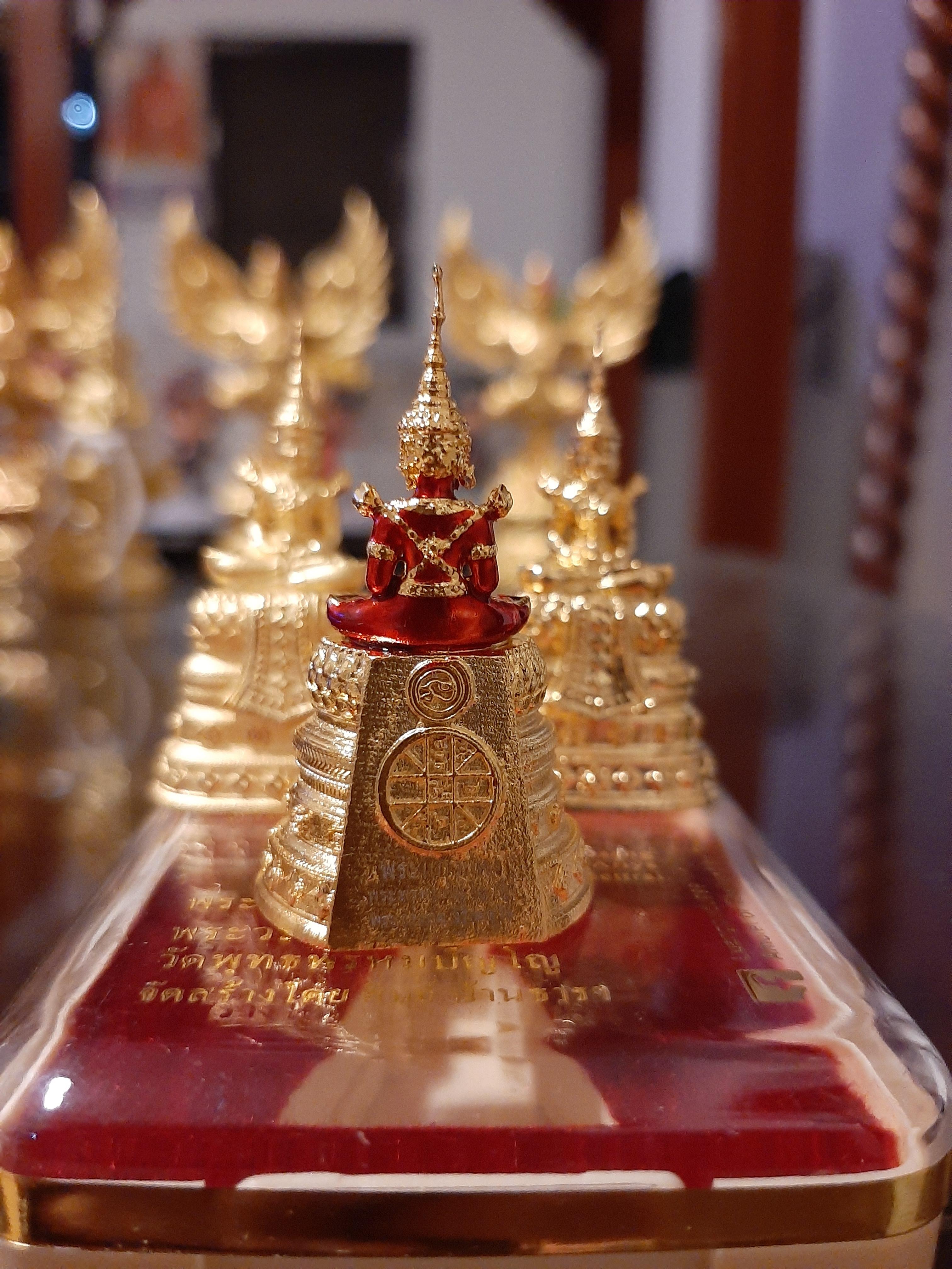 พระแก้วแดง (ชุบทองลงยาแดง) หลวงตาม้า วัดถ้ำเมืองนะ