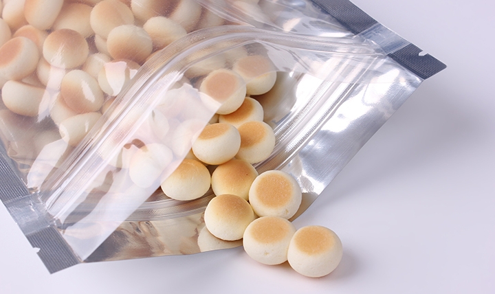 ถุงซิปล็อคก้นแบน หน้าใส หลังเงิน (ตั้งไม่ได้)