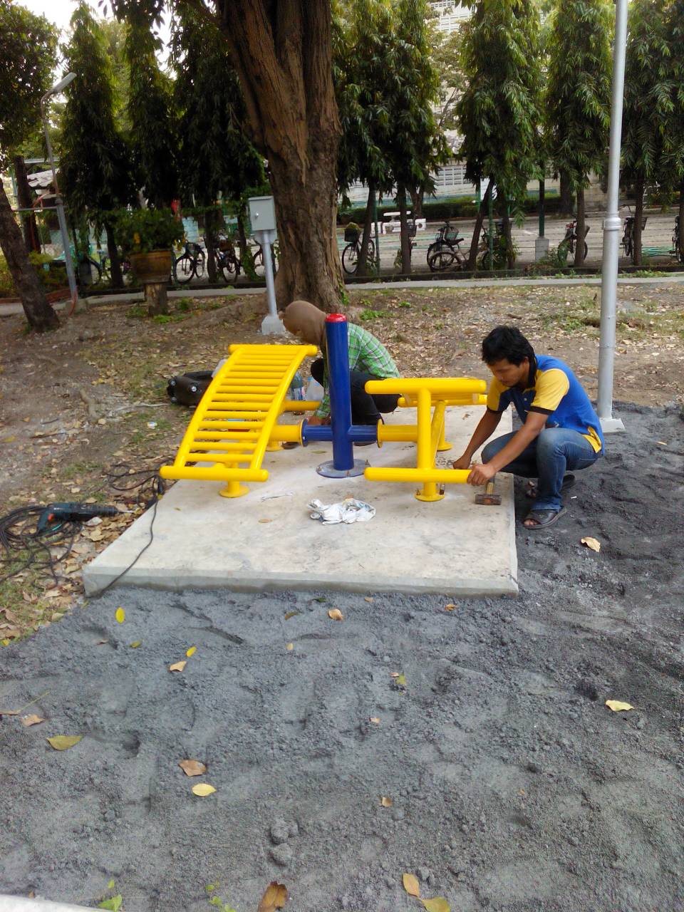 เครื่องออกกำลังกายกลางแจ้งดาวคะนอง