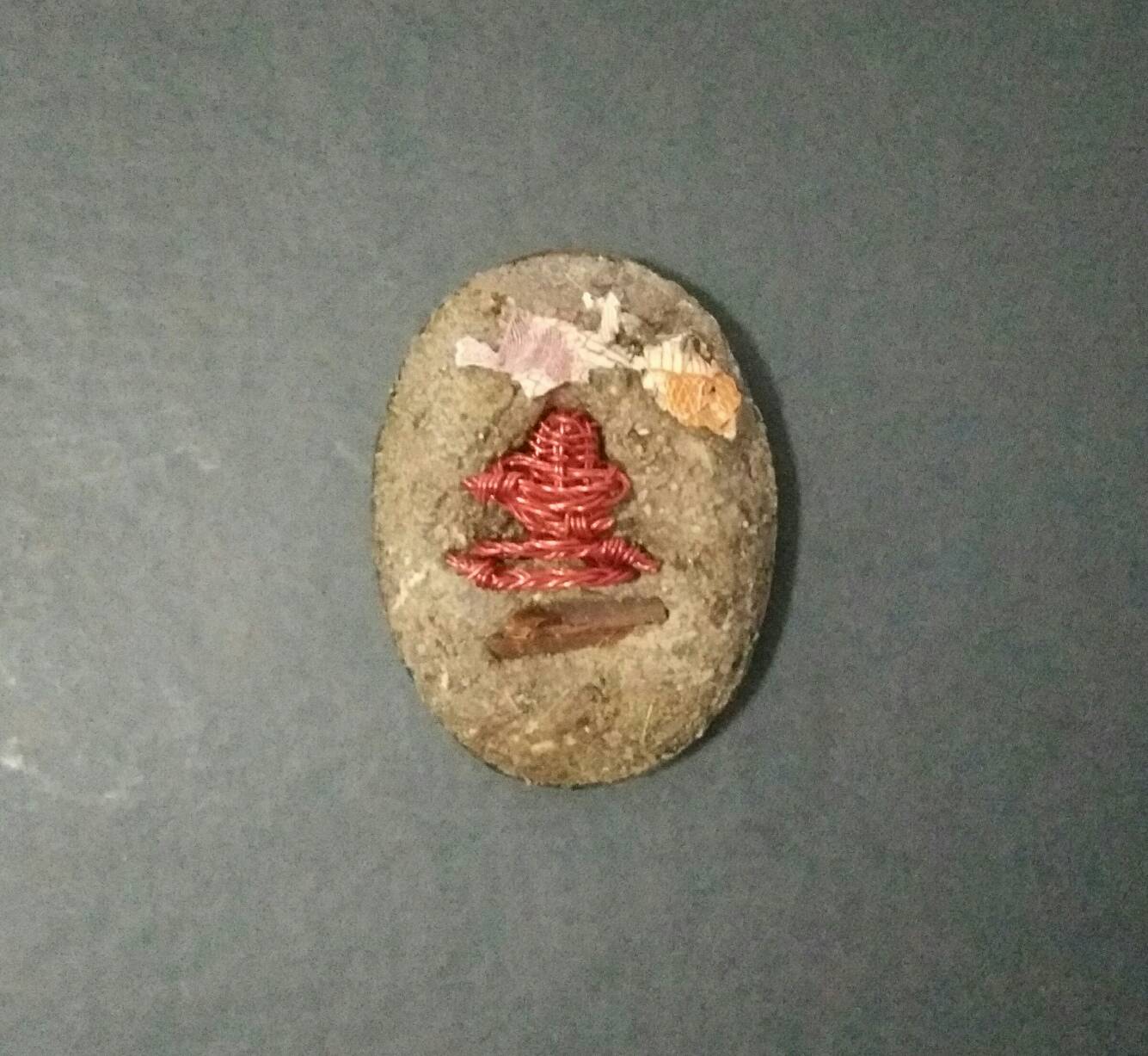 ล็อคเก็ตพ่อหุ่นพยนต์นารายณ์ ด้านหลังฝังหุ่นพยนต์ทองแดง อ.ปี่ สมานแจ้งเจริญ ปี 59