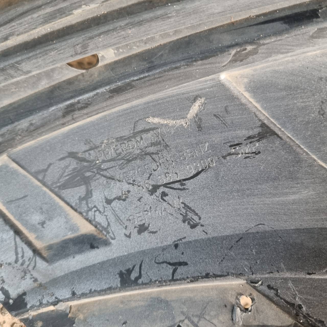 กันชนหน้า Mercedes Benz GLA A 156 885 93 00 ขายตามสภาพครับ