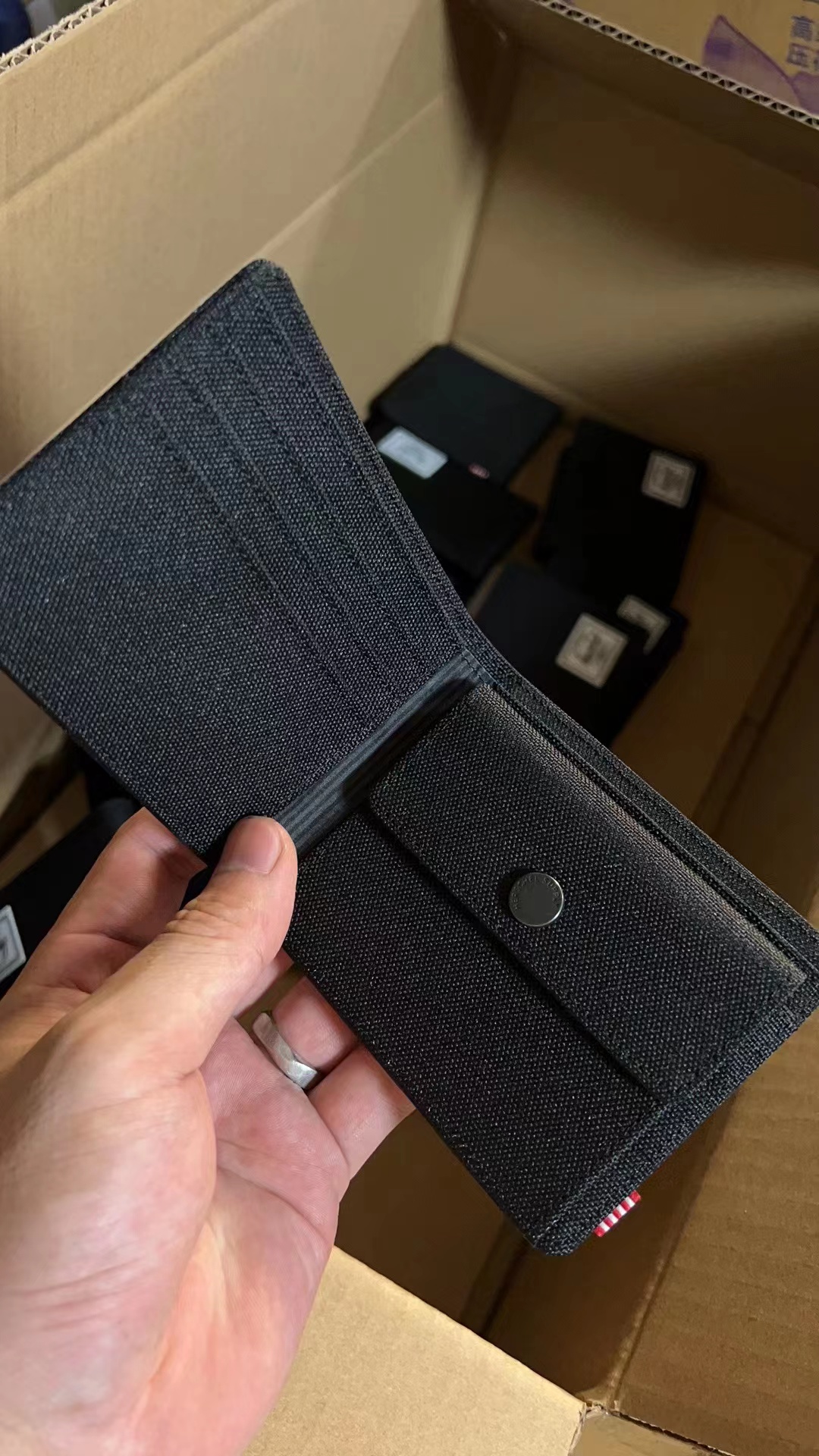 กระเป๋าสตางค์ Herschel Supply Roy Coin 2024 Wallet with RFID Blocking ของใหม่ ของแท้ พร้อมส่ง