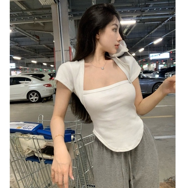 เสื้อผ้าแฟชั่นผู้หญิง เสื้อยืด เสื้อยืดแขนสั้นบาง ผู้หญิง ins ฝรั่งเศส ความรู้สึกเล็กสาวร้อนเสื้อคอเหลี่ยม bella 001