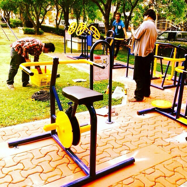 เครื่องออกกำลังกายกลางแจ้ง