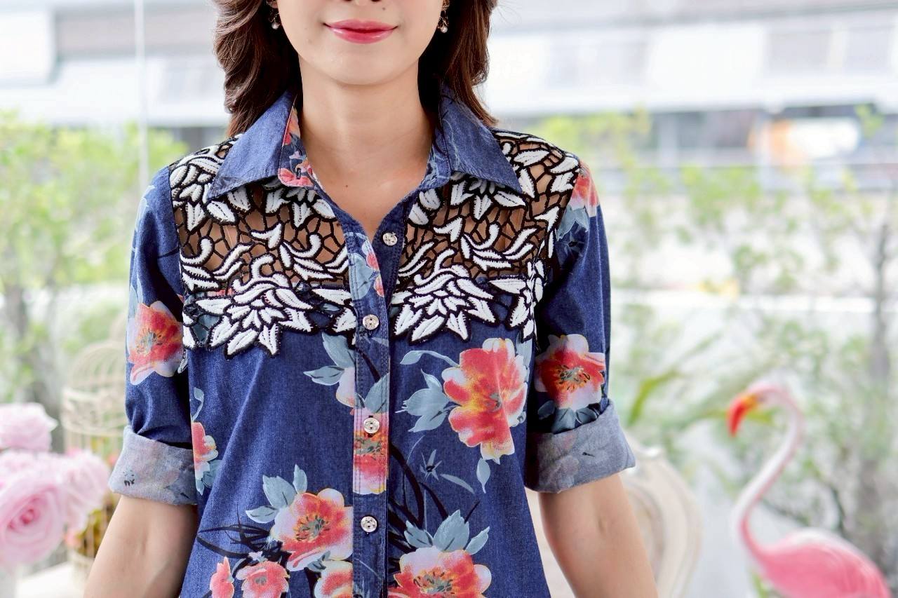 ชุดยีนส์ #8836-1 เดรสยีนส์พิมพ์ลายสวยแต่งงานฉลุสวยหรูด้านหน้า ผ้ายีนส์แท้เนื้อนิ่ม ใส่สบาย แบบสวยใส่ได้หลายโอกาส