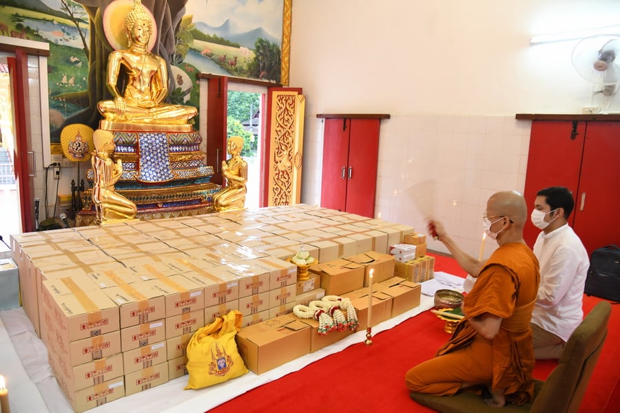 สมเด็จองค์ปฐมหลังยันต์เกราะเพชร พร้อมเลี่ยมกรอบเงิน เนื้อเงินชนวนมาหาสะท้อน วัดท่าขนุน