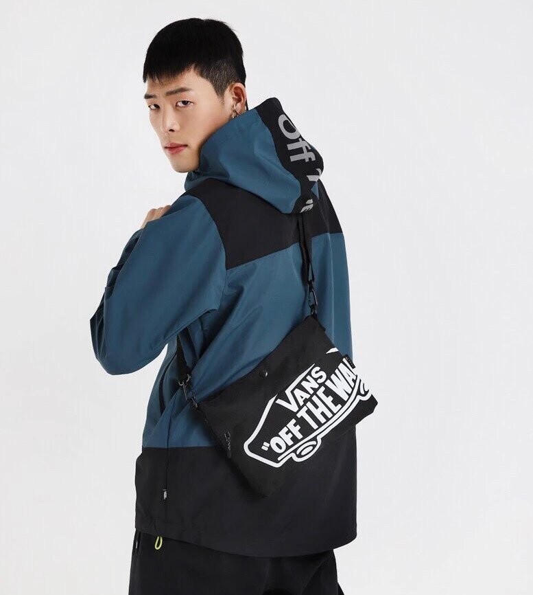 กระเป๋าสะพายข้าง Vans Sacoche Bag รุ่นพิเศษจากญี่ปุ่น ของใหม่ ของแท้ พร้อมส่ง