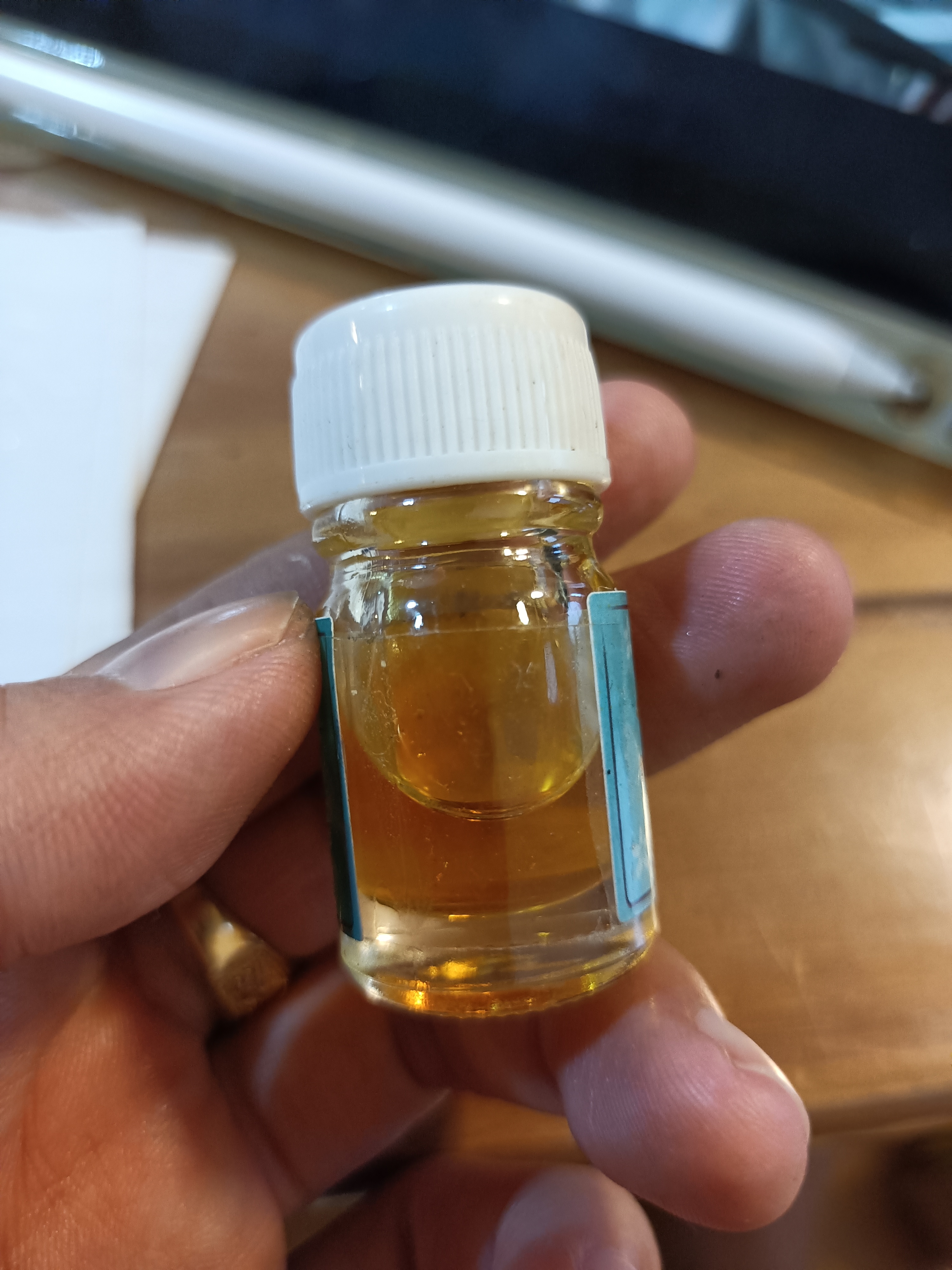 น้ำมันพระลักษณ์หน้าทอง (เจิมมหาเสน่ห์ เมตา) พระอาจารย์เอกลักษณ์