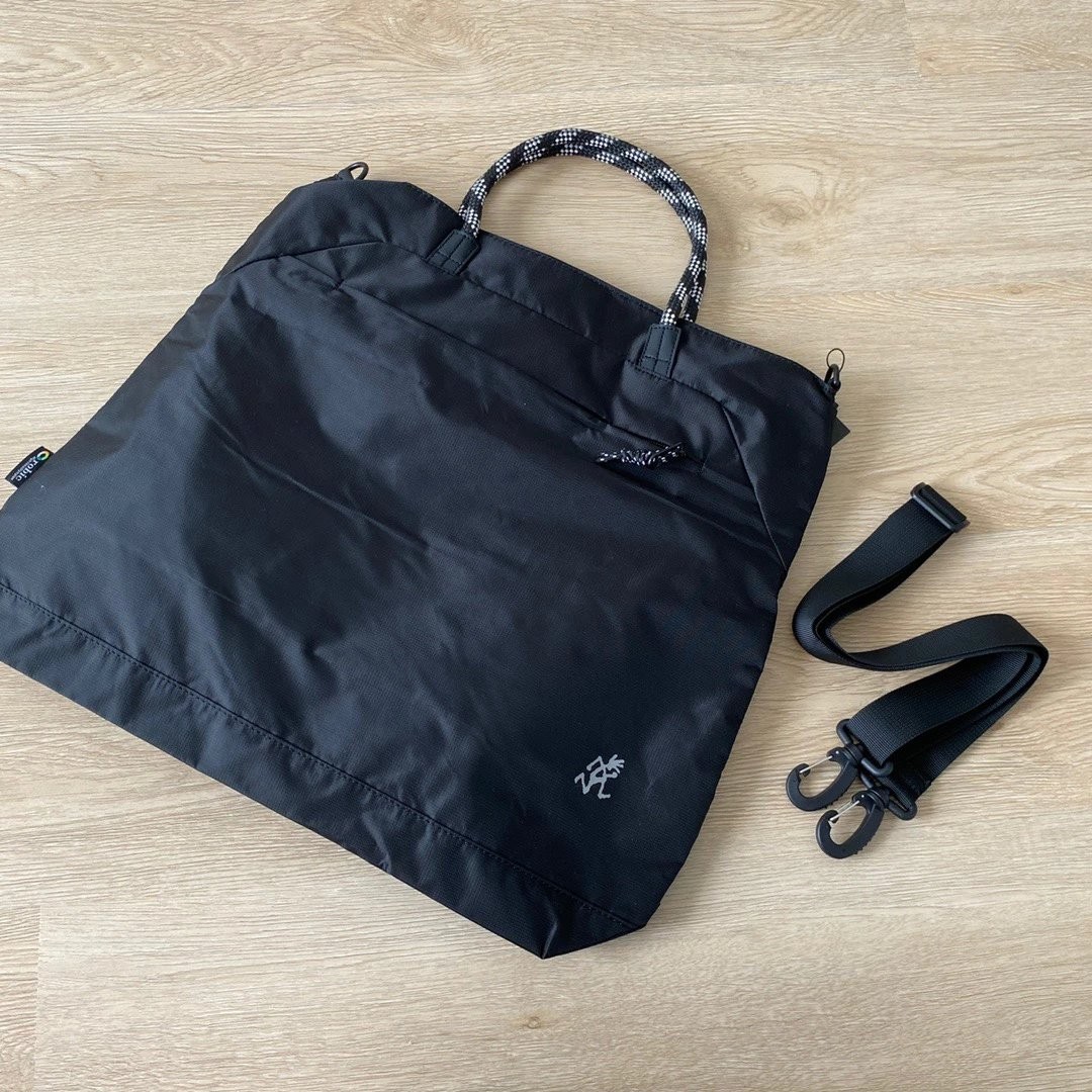 กระเป๋า Gramicci Waterproof Messenger Bag รุ่นพิเศษจากญี่ปุ่น กระเป๋าสะพาย ของใหม่ ของแท้ พร้อมส่ง