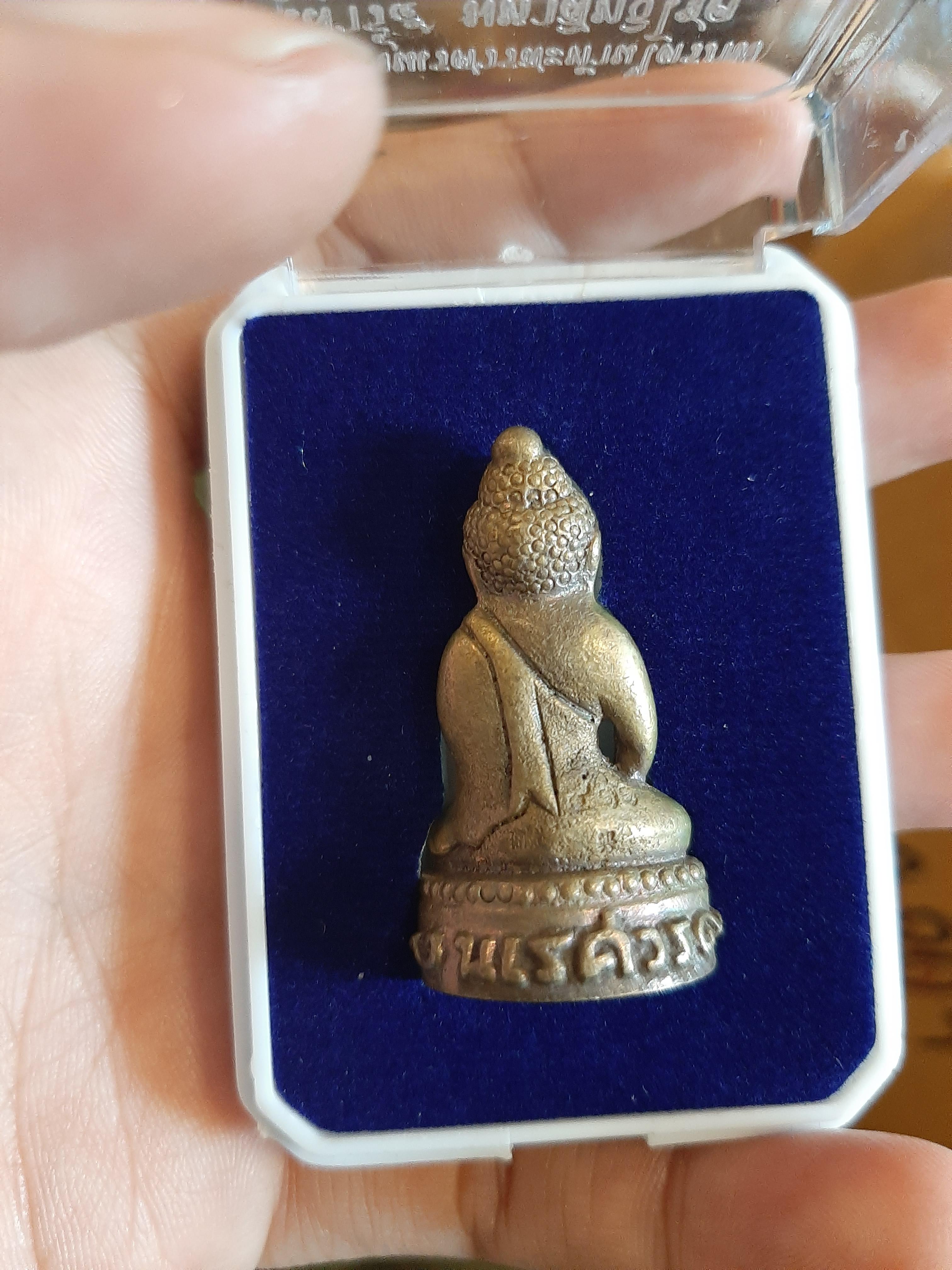 พระกริ่งนเรศวรสะท้านไตรภพ เนื้อสังฆวานรหมื่นยันต์ เสกหลายวาระ ลพ.เล็ก อุโบสถวัดท่าขนุน