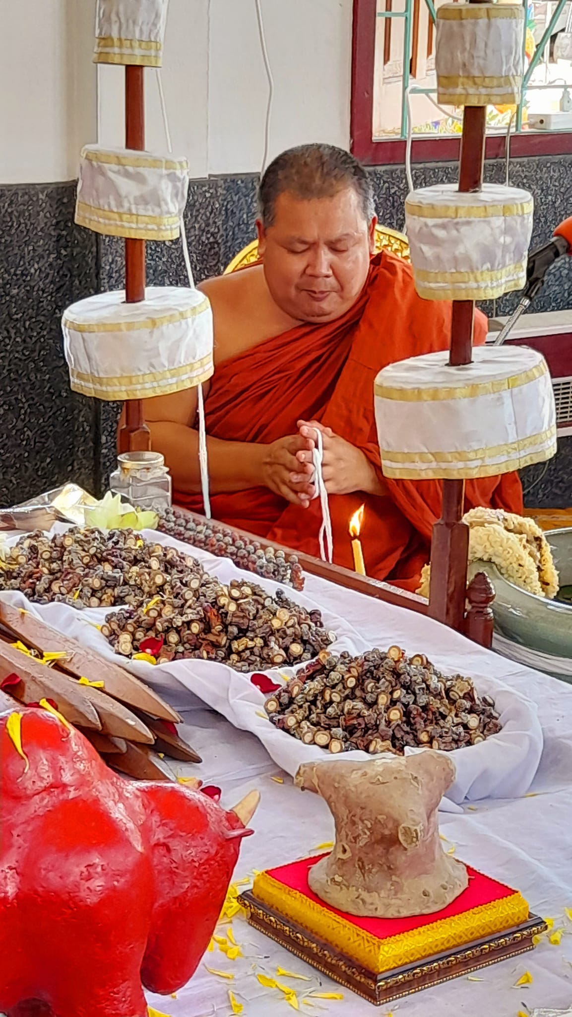 วัวธนูพญาโครัตนมงคล (แบบไม่มีจาร) วัดโพธิผักไห่ หลวงพ่อเล็ก (เลี่ยมกันน้ำ)วัดท่าขนุนพุทธาภิเษก