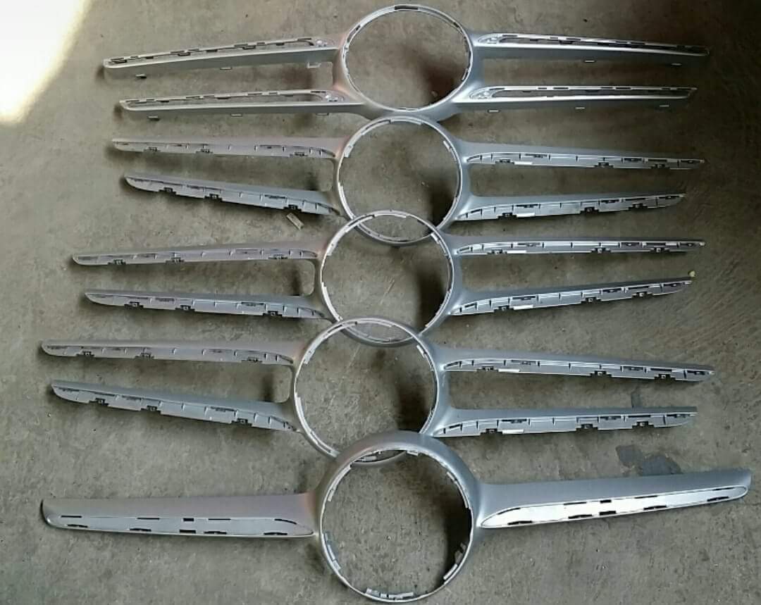 ชิ้นส่วนกระจังหน้ารถ benz