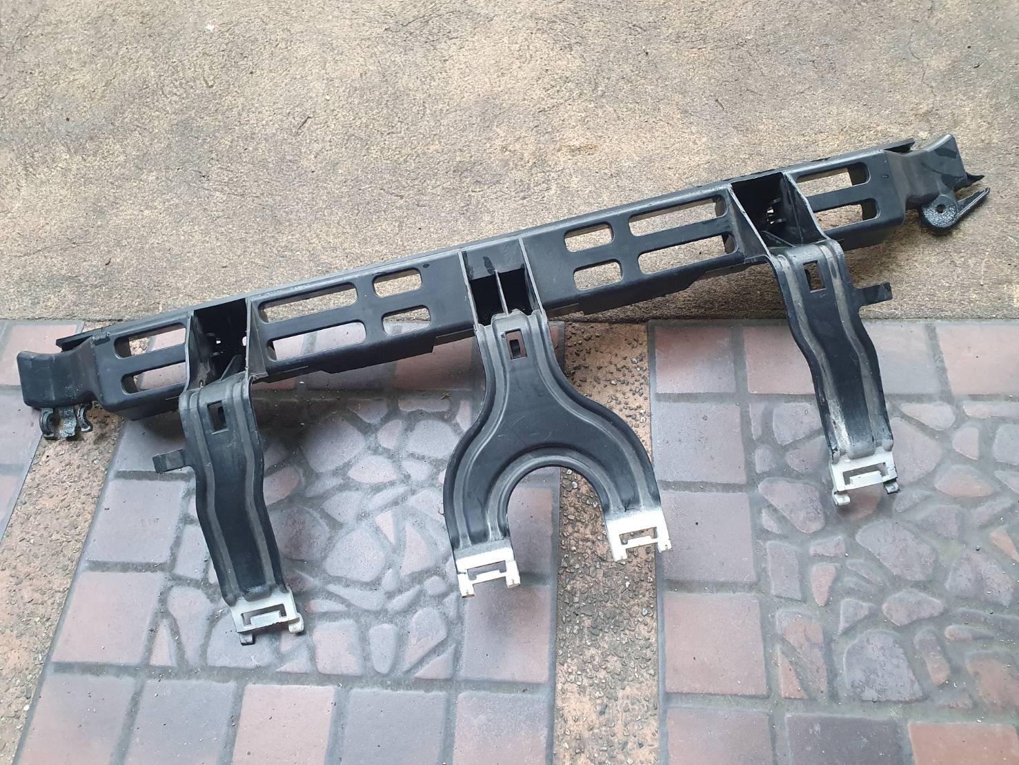 เฟรมบนกลางกันชนหลัง Benz W218 มือสอง A2188850665 ขายตามสภาพ