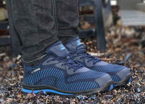 รองเท้าเซฟตี้รุ่น Airfly Technology one Light สีฟ้า