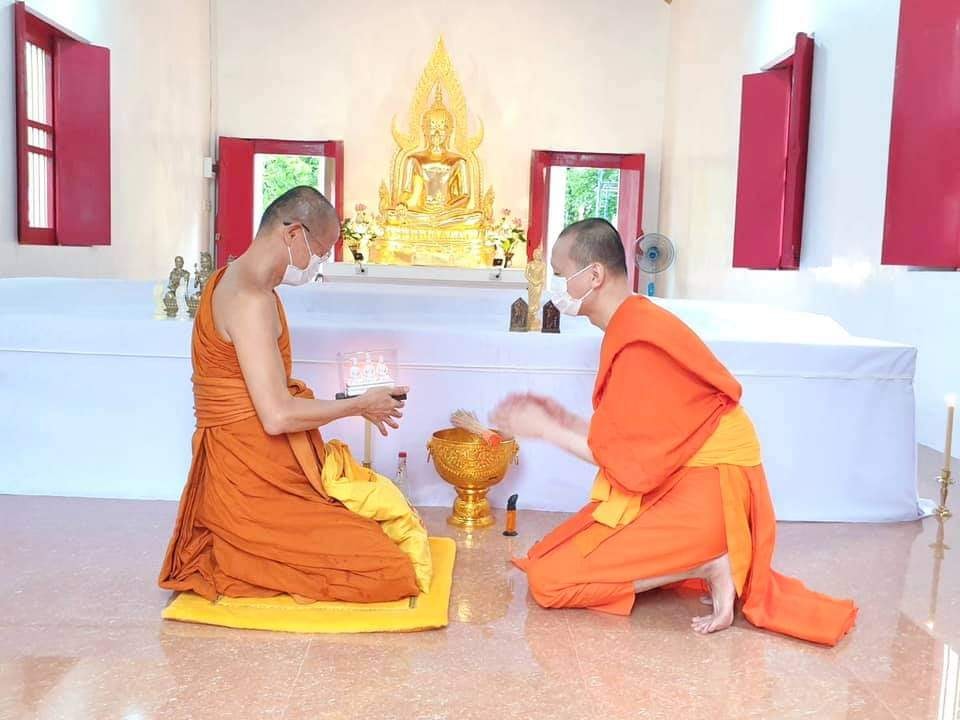 ท่านแม่ทั้งสาม เนื้ิอเรซิ่น บ้านสุมโน ลพ.เล็ก วัดท่าขนุน พุทธาภิเษก