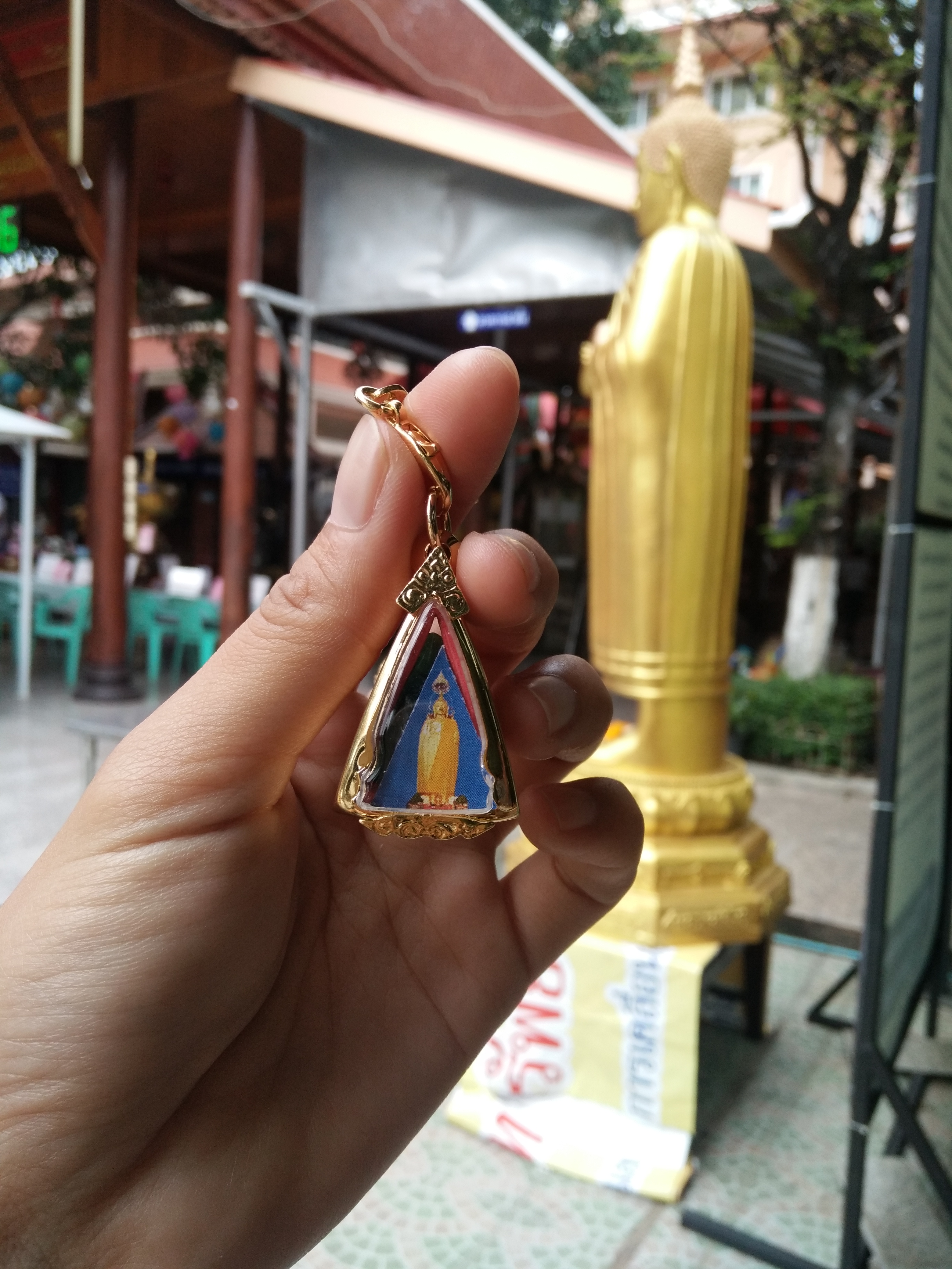 แผ่นกระจกทองคำ 24 k ประดับองค์พระหลวงพ่อโต กระเบื้องอิตาลี ปี 2525 วัดอินทรวิหาร