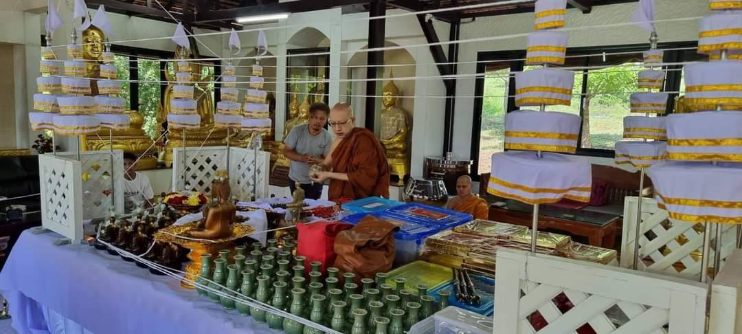 คนโทน้ำพระพุทธมนต์ล้างหน้า