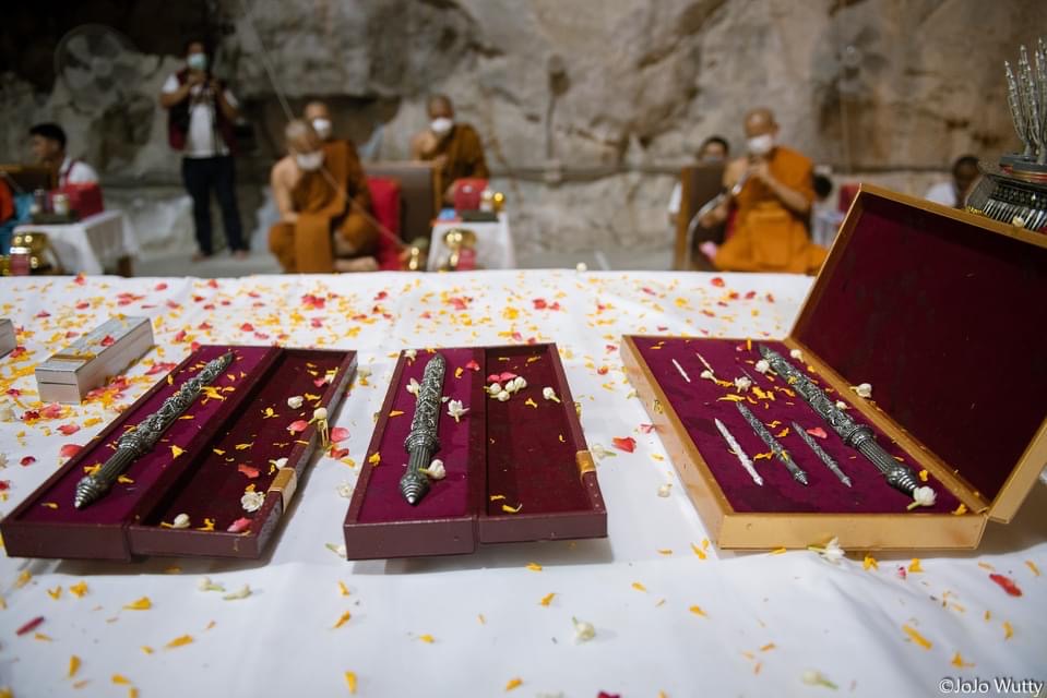 ตะกรุดนารายณ์ทรงฤทธิ์ เนื้อทองคำ ขนาด 2 นิ้ว