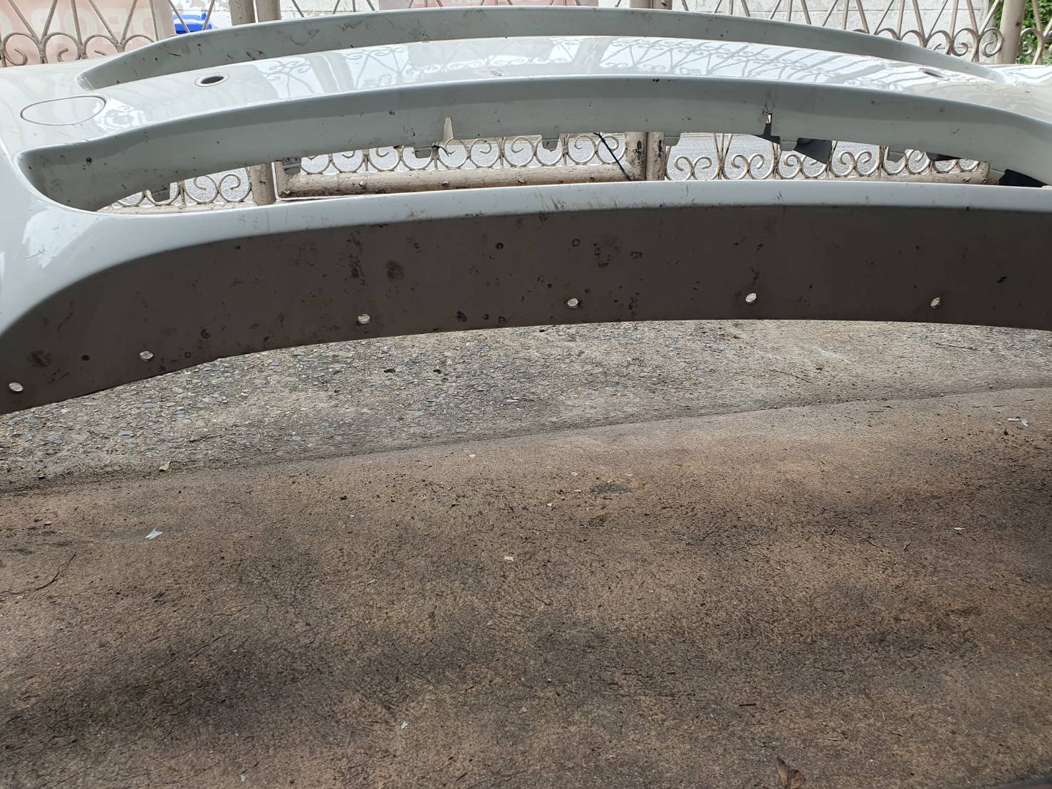 กันชนหน้า มือสอง BMW F25 สีขาว หูครบ ไม่ฉีกขาด ขายตามสภาพ