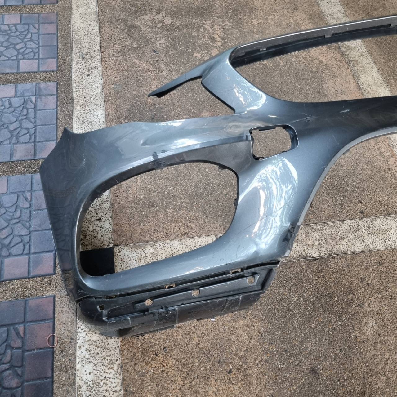 กันชนหน้า Mercedes Benz GLA A 156 885 93 00 ขายตามสภาพครับ