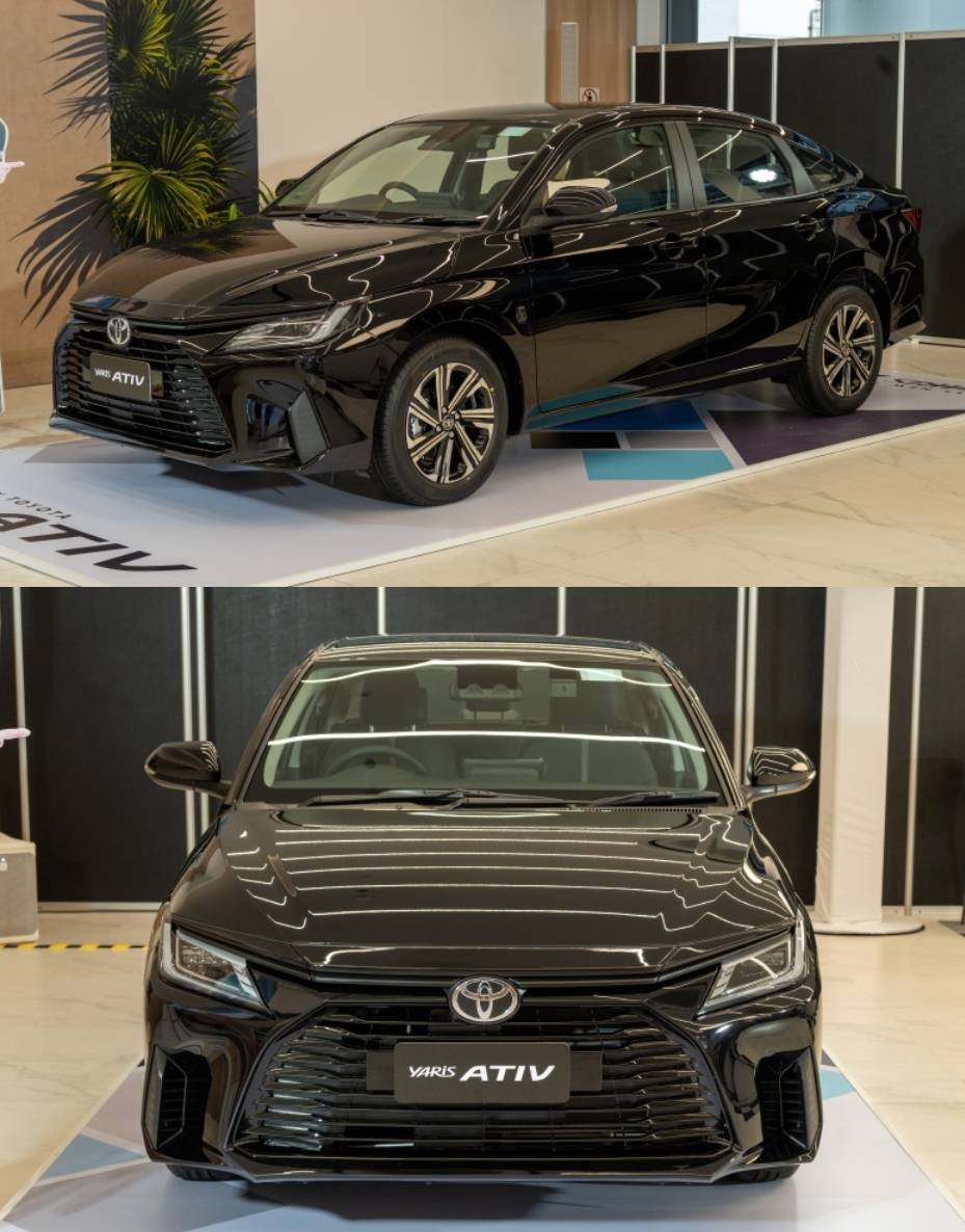 เบ้าประตู Toyota Yaris ATIV โตโยต้า ยาริส เอทีฟ 4 ประตู ปี 2022-ปัจจุบัน (สีดำเงา โลโก้สีแดง)