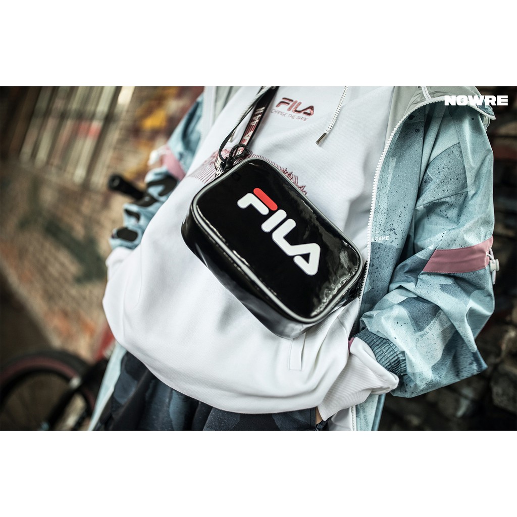 กระเป๋าสะพายข้าง Fila Fusion รุ่น Square Sling Bag ของใหม่ ของแท้ พร้อมส่งจากไทย กระเป๋าสะพาย กระเป๋าใส่มือถือ กระ