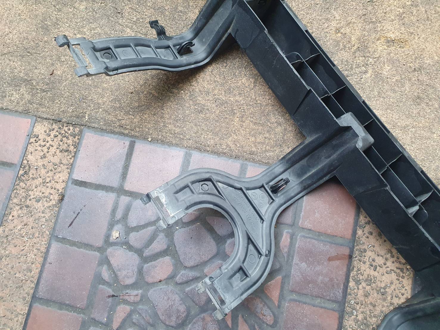 เฟรมบนกลางกันชนหลัง Benz W218 มือสอง A2188850665 ขายตามสภาพ