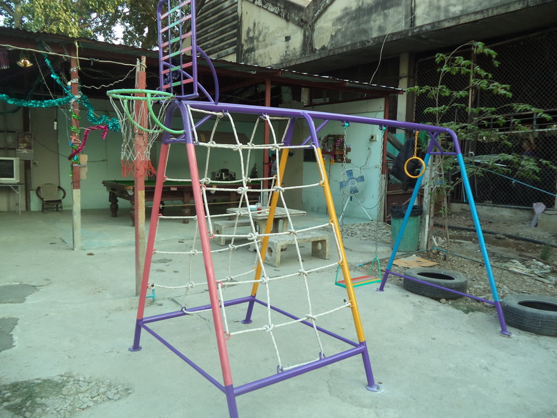 รหัส PG ผลงานติดตั้ง (ตลาด อ.ต.ก.จตุจักร กทม.) เครื่องเล่นสนามกลางแจ้งสำหรับเด็ก