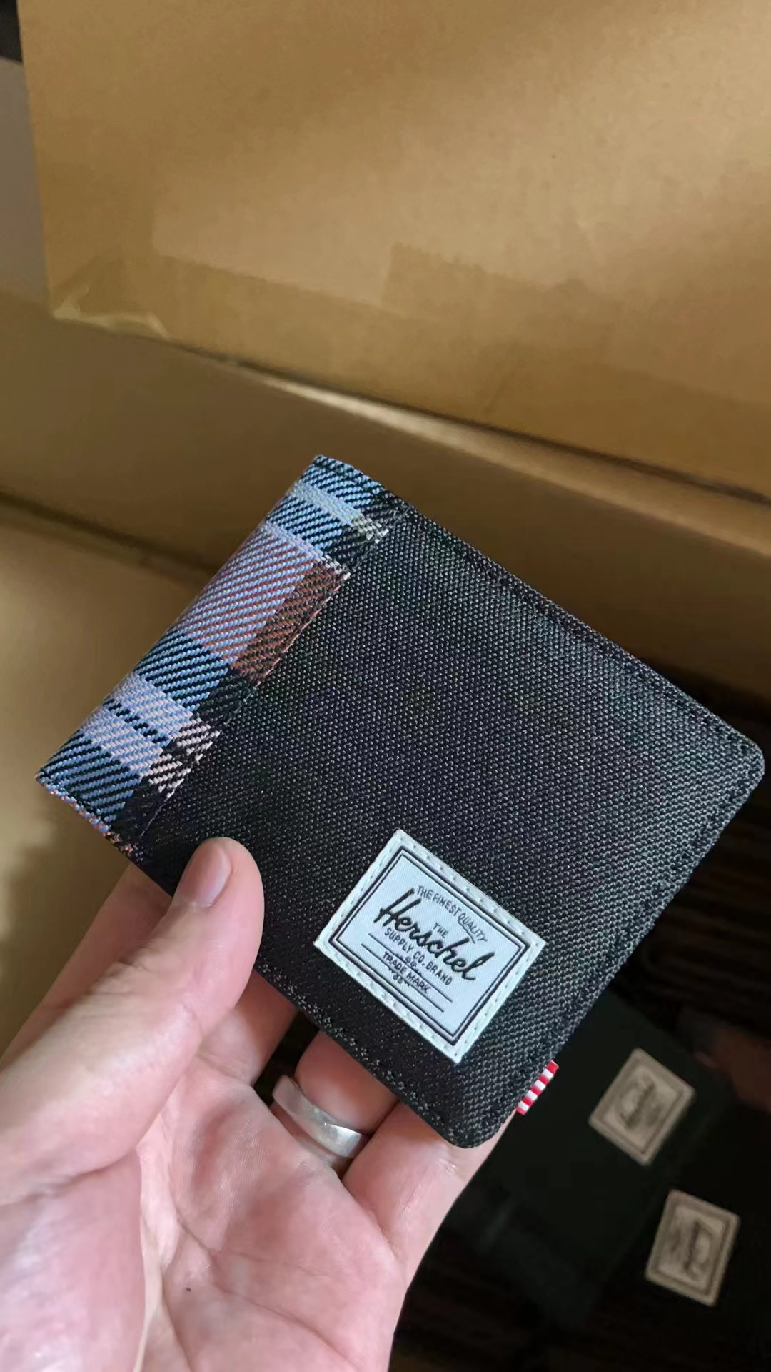กระเป๋าสตางค์ Herschel Supply Roy Wallet Winter Plaid ของใหม่ ของแท้ พร้อมส่ง