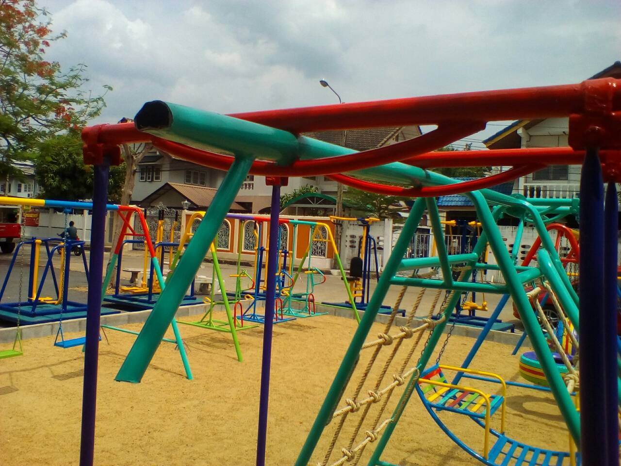 เครื่องออกกำลังกายกลางแจ้งปากเกร็ด