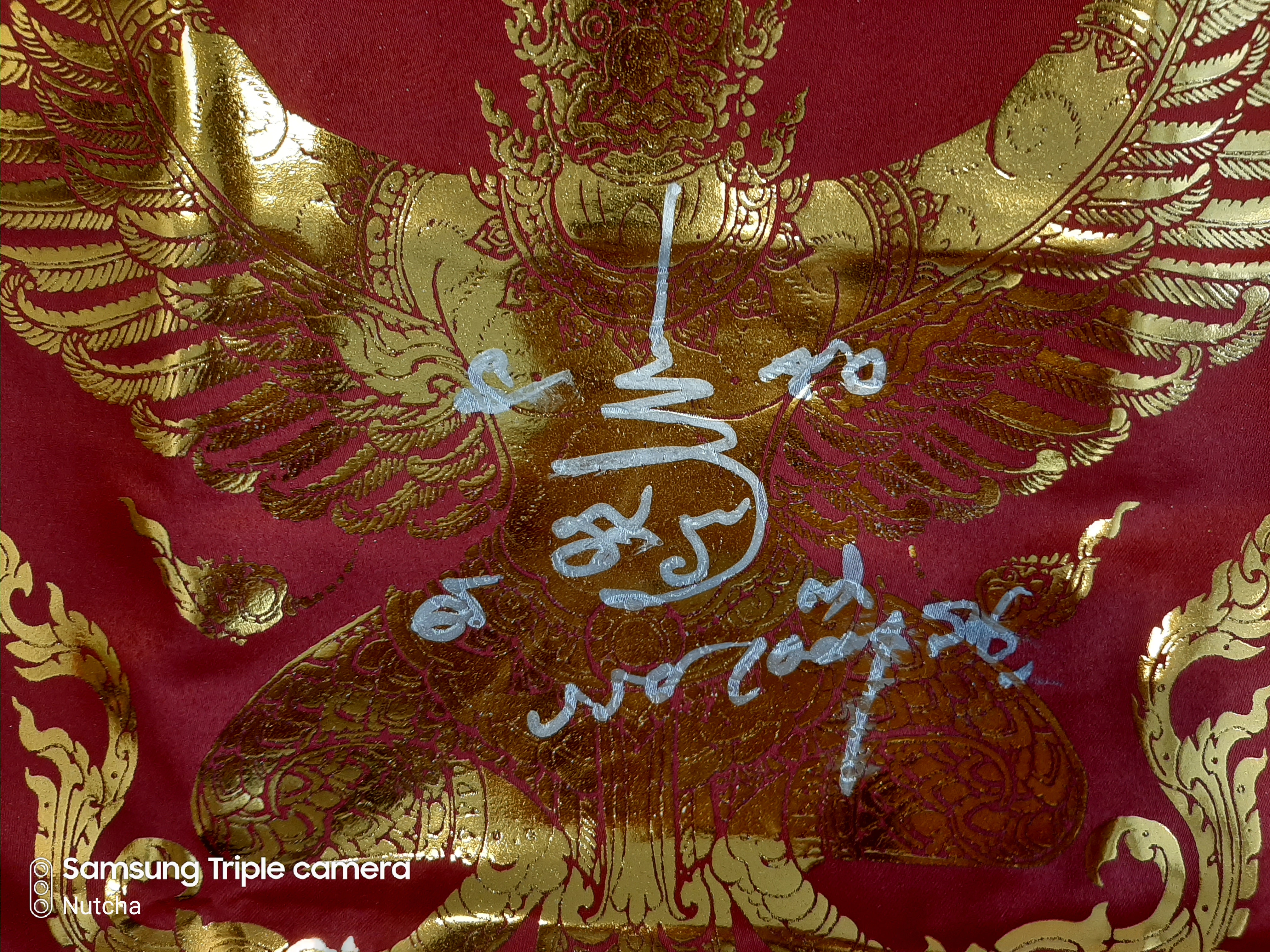ผ้ายันต์ลายทอง (สีขาว เจิมแดง จารยันต์เงิน) ขนาดใหญ่