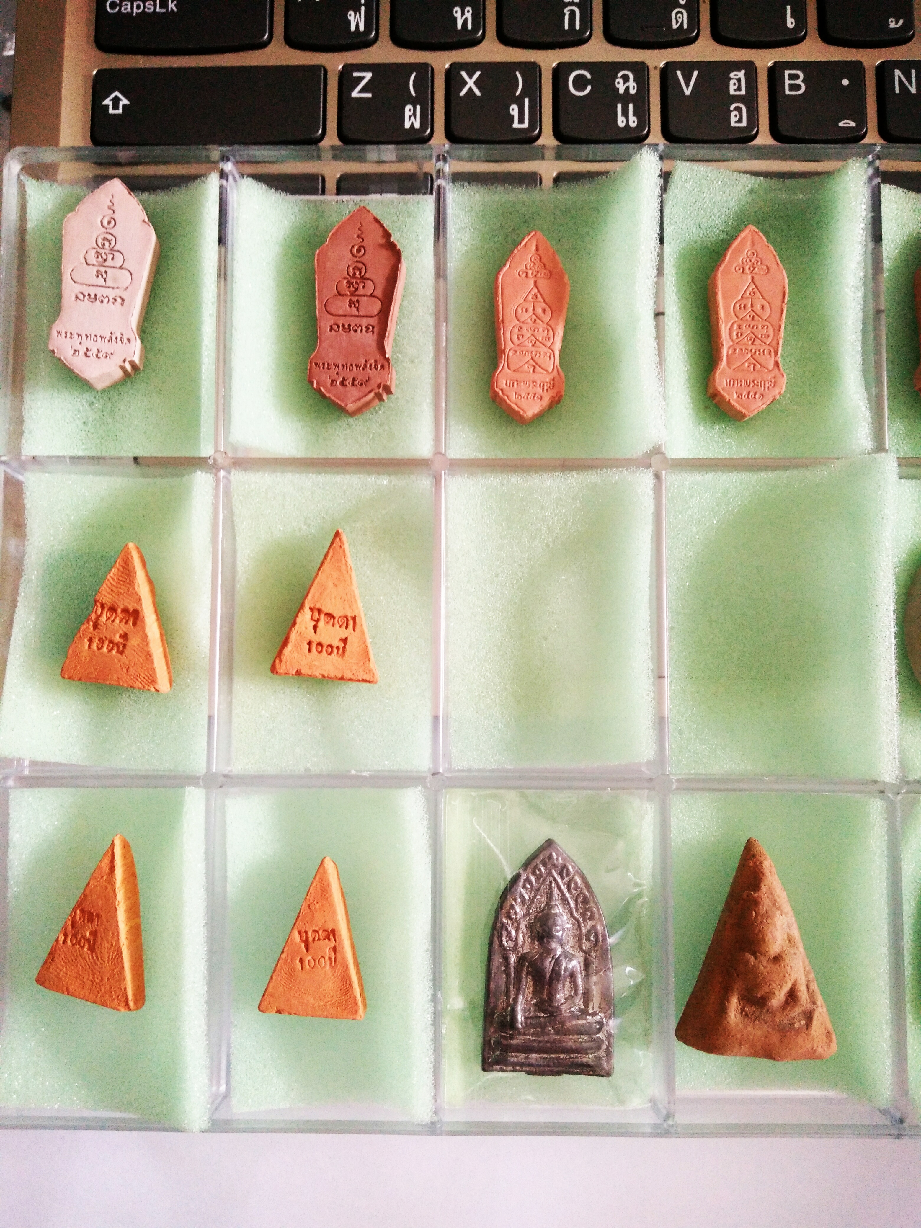 รายการพระเนื้อดิน วัดท่าขนุน และไม่ทราบที่ (ทางร้านนำรายได้ส่วนหนึ่งไปทำบุญตามอัธยาศัย)